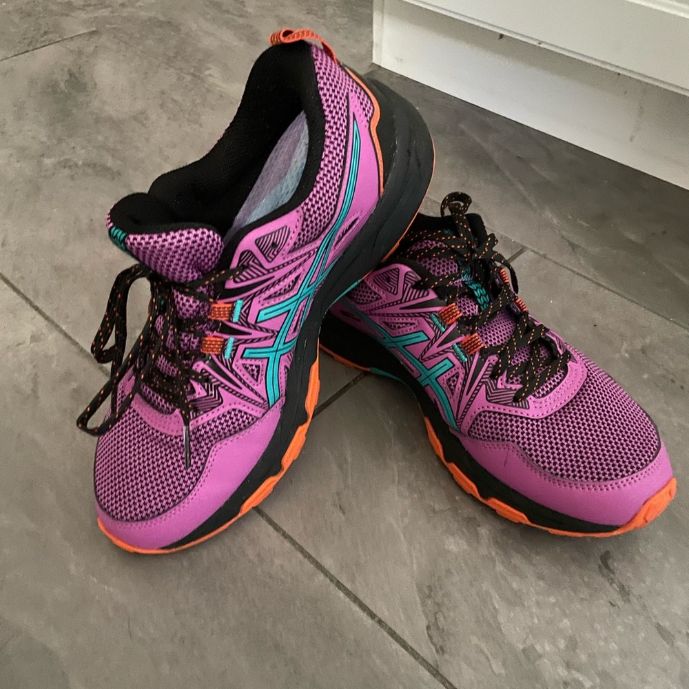 ASICS gel venture running sneakers